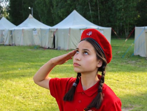 В палаточном лагере «Юный парашютист» стартовала первая смена