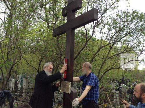 В Татарстане неизвестные разгромили кладбище