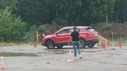 Девять высокогорских автоледи продемонстрировали свое мастерство