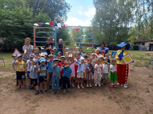 В детском саду «Солнышко» провели музыкально-спортивный праздник по БДД