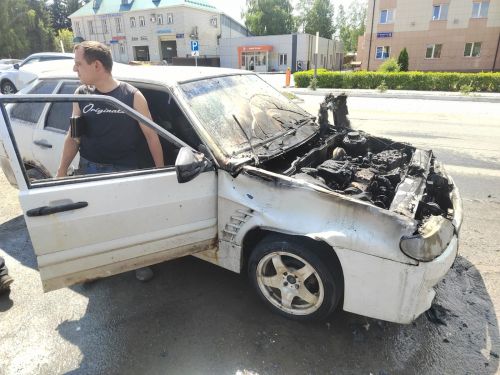 В селе Высокая Гора на ходу загорелся автомобиль