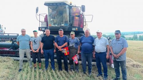 Равиль Хисамутдинов наградил передовиков уборочной