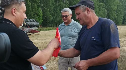 Равиль Хисамутдинов наградил передовиков уборочной
