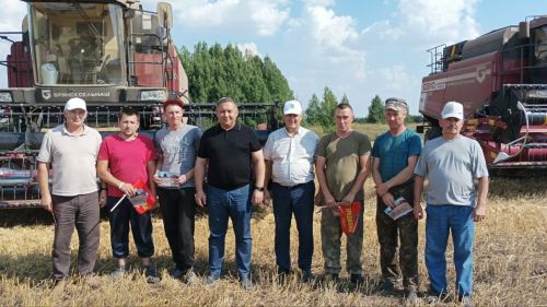 Равиль Хисамутдинов наградил передовиков уборочной