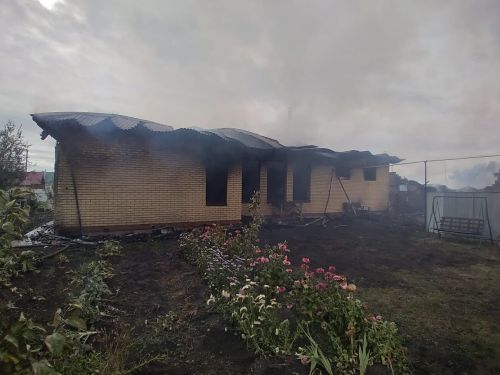 В Чепчугах огонь уничтожил дом и сарай