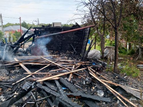 В СНТ «Крутушка-3» ликвидировали сразу два возгорания на разных аллеях