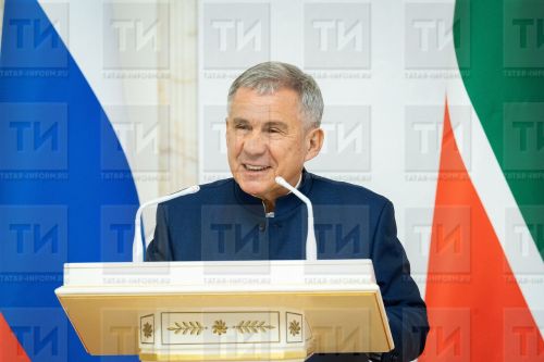 Минниханов поздравил работников нефтяной и газовой промышленности с праздником