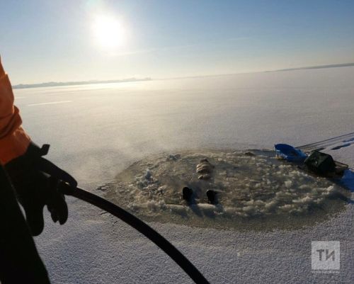 На Казанке прохожий спас двоих мужчин, провалившихся под лед
