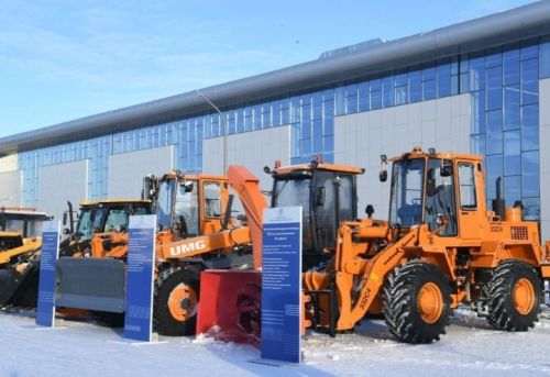 Минниханов вручил новую спецтехнику муниципальным районам Татарстана