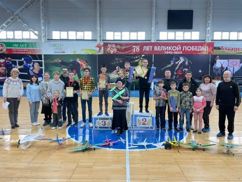 Сегодня прошли  соревнования ЦВР «ТУЛПАР» по авиамоделированию