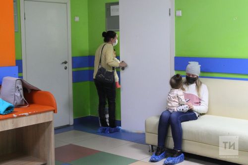 Педиатр объяснил, как отличить перелом от ушиба у ребенка