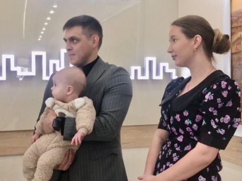 В Высокогорском районе молодой семье вручили сертификат на приобретение жилья