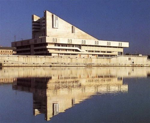 Театр Камала объявил об отмене спектаклей в связи с трагедией в зале «Крокус Сити Холл»
