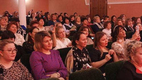 В Центральном доме культуры в честь 8 марта прошел большой праздничный концерт