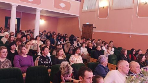 В Центральном доме культуры в честь 8 марта прошел большой праздничный концерт