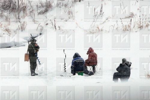 В Челнах спасли рыбака, оказавшегося на рыхлом льду