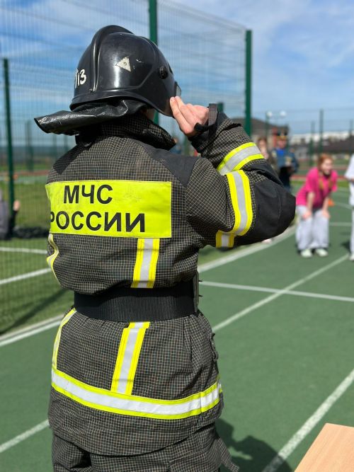 Сегодня прошли соревнования по пожарному многоборью среди школьных команд