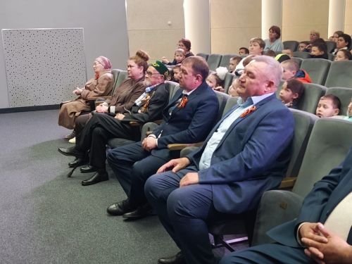 Сегодня в доме культуры Ямашурминского сельского поселения прошел праздничный концерт посвященный Дню Победы