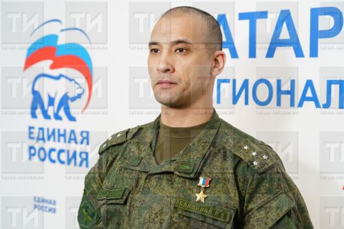 Помимо сильного лидера, Россия должна иметь сильную армию