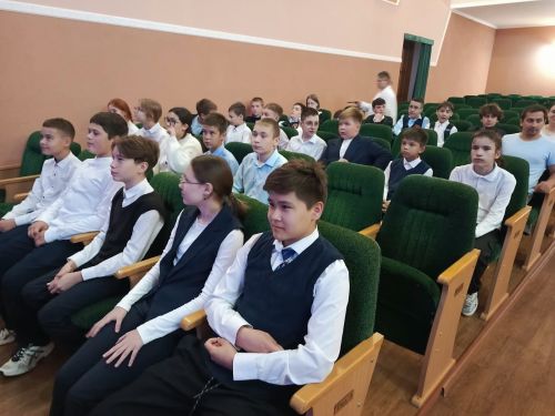 Сегодня в Центральном ДК отметили День воссоединения Донецкой и Луганской народных республик