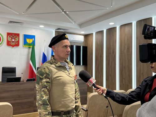 Вручены государственные награды героям и их семьям