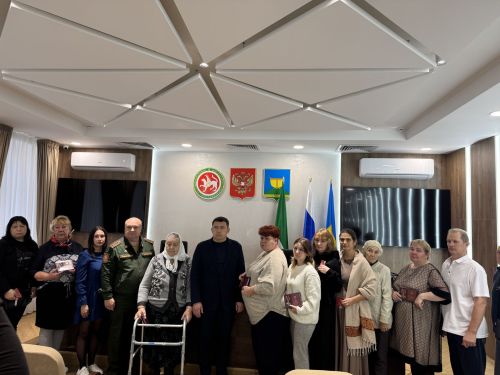 Вручены государственные награды героям и их семьям