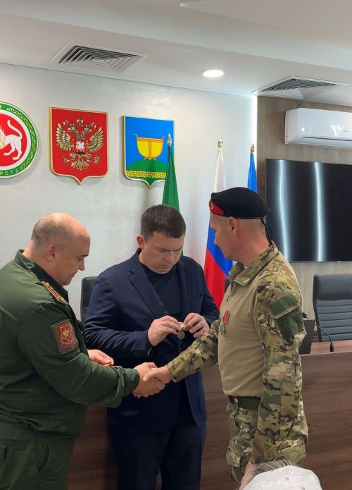 Вручены государственные награды героям и их семьям
