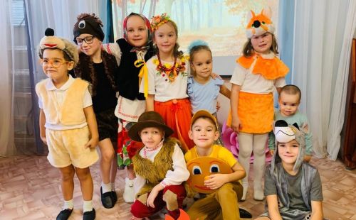 Театрализованное представление в детском саду «Петушок»