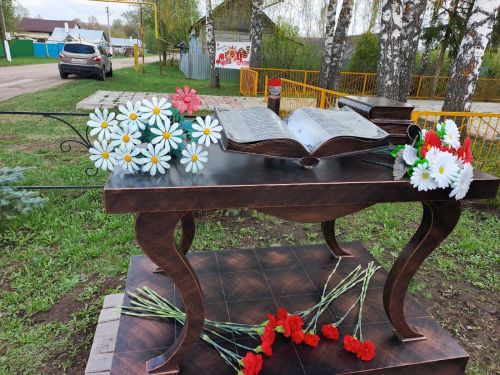 В Ташлы Ковалях открыли скульптурную композицию «Моабитская тетрадь»