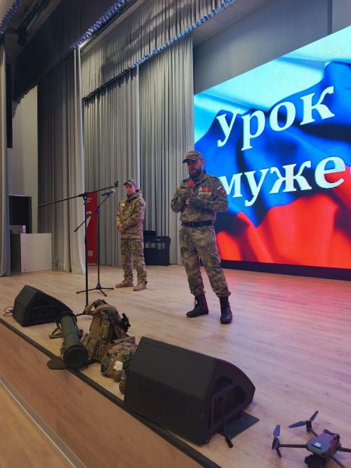 Урок мужества: бойцы СВО встретились со школьниками