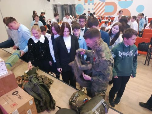 Урок мужества: бойцы СВО встретились со школьниками