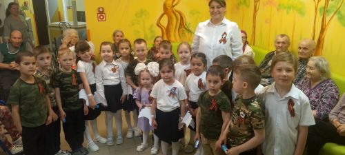 Праздничный концерт в доме престарелых «Добрые истории»