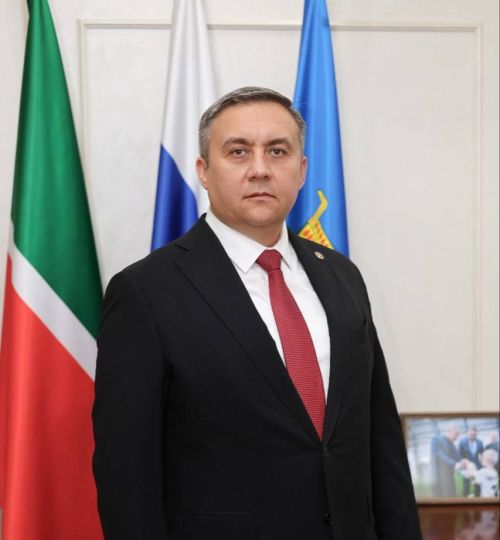 Глава Высокогорского района поздравил выпускников