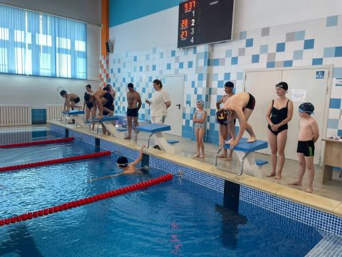 Спортивная школа провела эстафету по плаванию