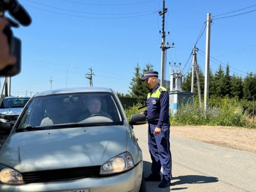 В поселке Инеш прошел рейд в рамках акции «Ремень безопасности»