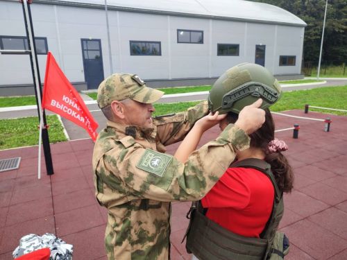 Юнармейцы осваивают азы военного дела