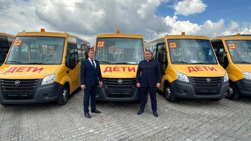 Раис РТ передал Высокогорскому району новые школьные автобусы