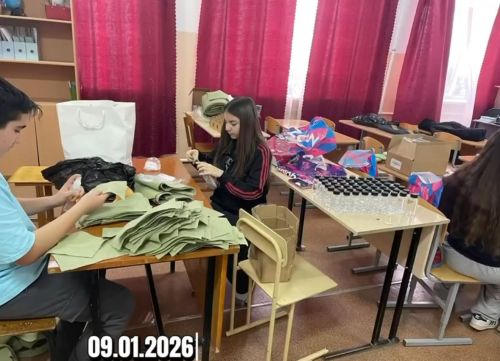 Юнармейцы Усадской школы приняли участие в акции «Коробка добра»