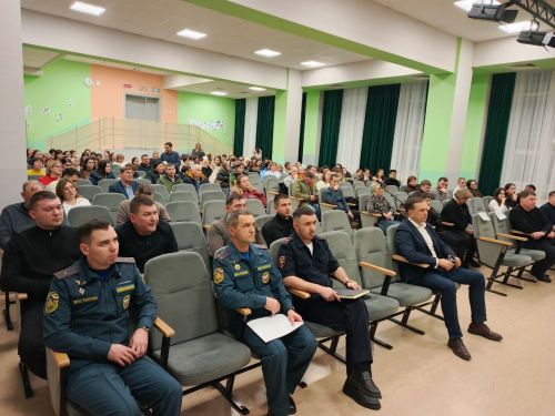 Собрание граждан прошло в школе №5 имени братьев Максуди в Высокой Горе