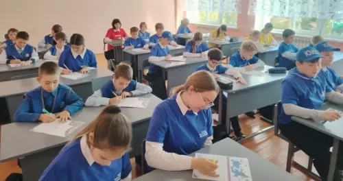 Школьники Высокогорской школы №3 написали письма защитникам Отечества