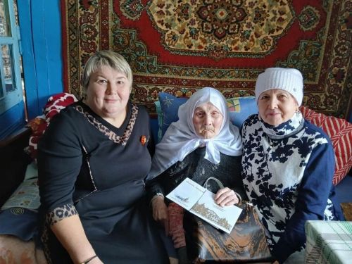 98 лет труженице тыла из Тат. Урмата