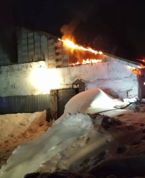 Пожар на складе в селе Шапши охватил 50 кв.м