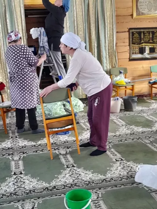 К Ураза - Байрам  готовы: участницы «Ак калфак» приводят в порядок мечеть