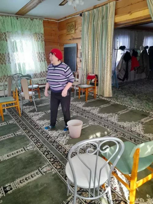 К Ураза - Байрам  готовы: участницы «Ак калфак» приводят в порядок мечеть