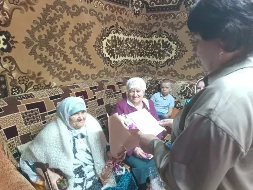 В селе Дубъязы отметили 90-летие именинницы