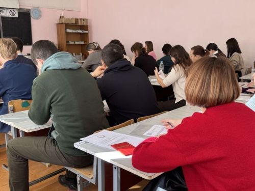 Старший брат из Мемдели  сдал ОГЭ вместе с сестрой