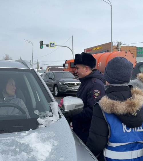 Акция «Цветы для автоледи» подарила праздник женщинам-водителям
