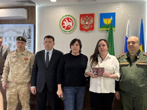 В Высокогорском районе передали награды семьям погибших бойцов
