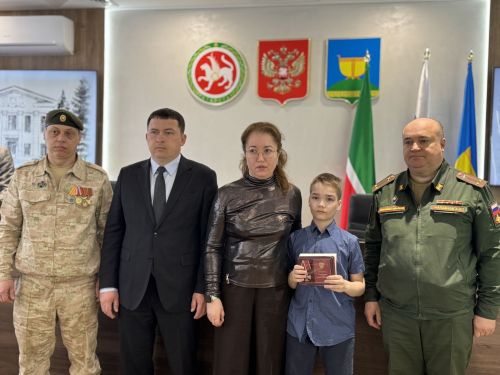 В Высокогорском районе передали награды семьям погибших бойцов