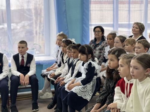 Художник Виталий Скобеев провёл мастер-класс в Алан-Бексерской школе